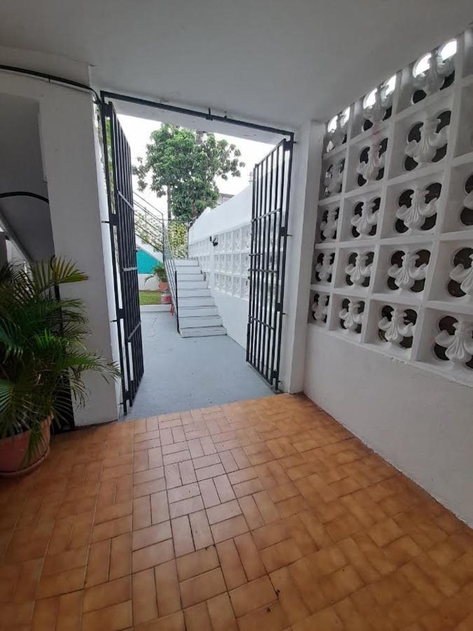 Frente Aeropuerto De Isla Verde Сан-Хуан Экстерьер фото